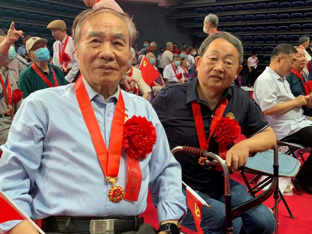 林功实,郭继华教授荣获"光荣在党50年"纪念章