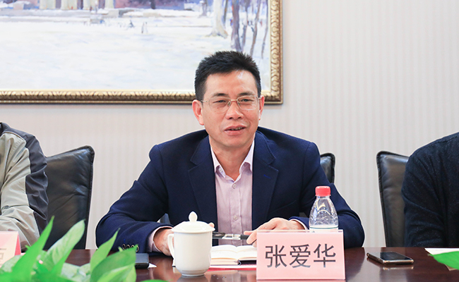 图为张爱华发言