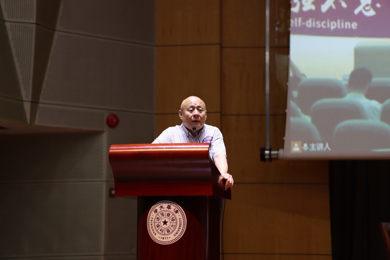 王志华主持圆桌论坛